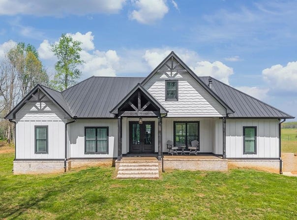 5040 Franks Ferry Rd, SPARTA, TN 38583