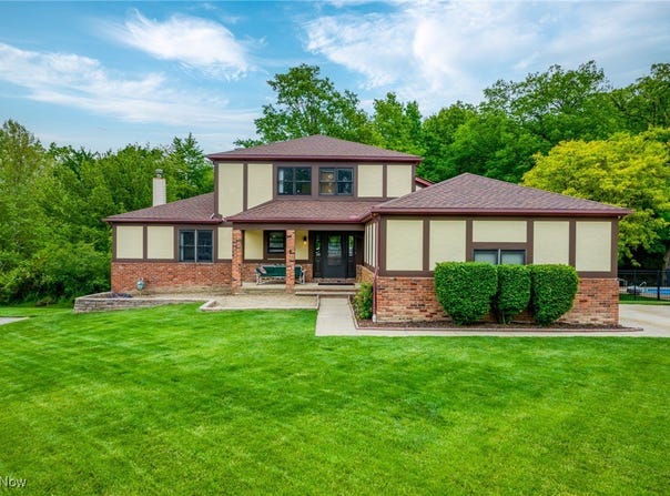 5810 Ely Vista Drive, Parma, OH 44129