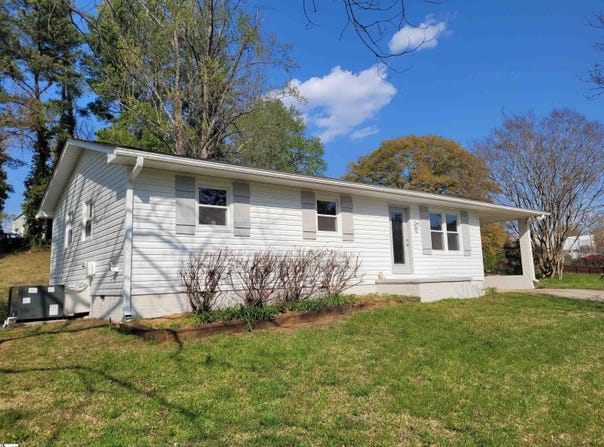 210 N Randolph Avenue, Landrum, SC 29356