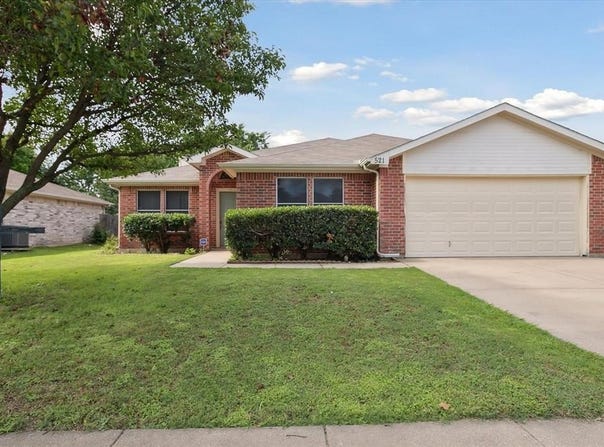 521 Ryan Street, Saginaw, TX 76179
