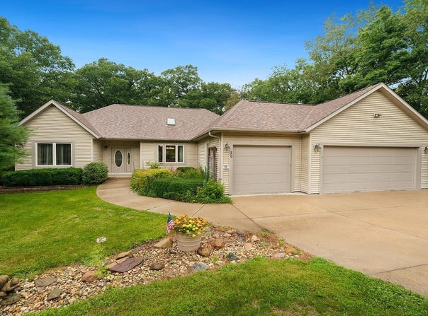 309 Saddlewood, DIXON, IL 61021