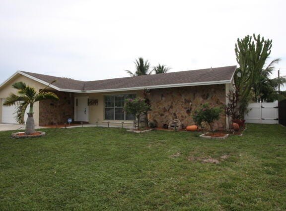 5199 Woodstone Circle E, Lake Worth, FL 33463