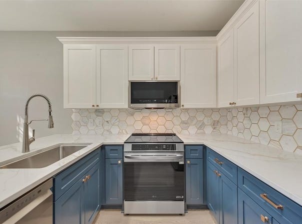 209 Cimarron Trail, Irving, TX 75063