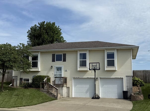 1703 Bluestem Cir, Cameron, MO 64429