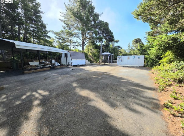 1601 RHODODENDRON DR, Florence, OR 97439
