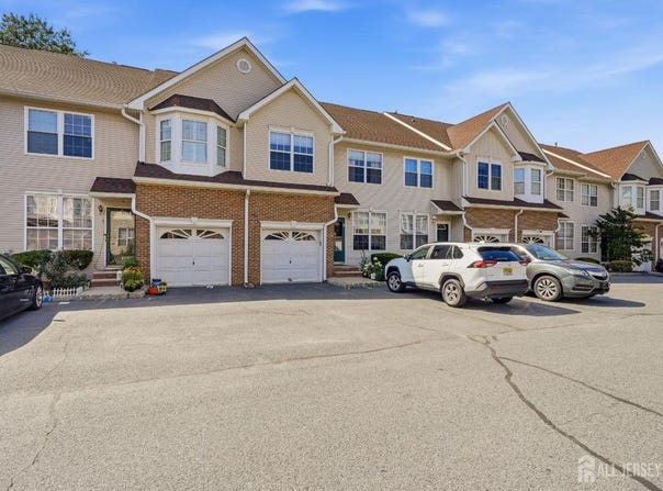 4 Reins Court, Franklin Twsp, NJ 08873