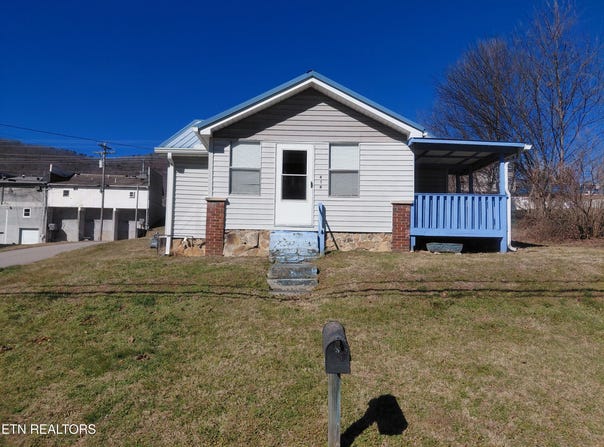 414 W Ash St, LaFollette, TN 37766