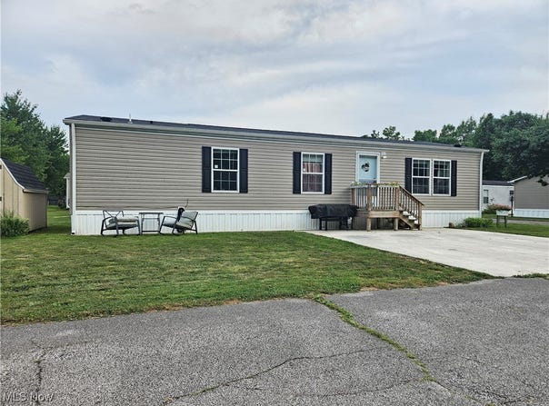 144 W Monroe Circle, Jefferson, OH 44047