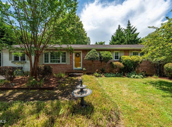 2309 Nave Drive, Johnson City, TN 37601