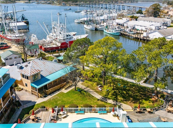 303 South Avenue, Oriental, NC 28571