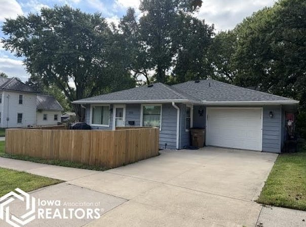 902 Central Avenue, Bedford, IA 50833
