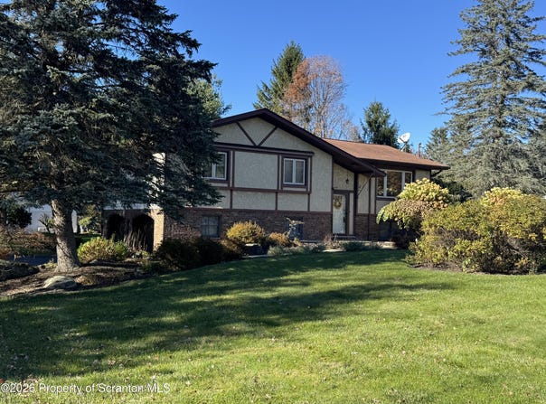 23 Marcie Terrace, Covington Twp, PA 18424