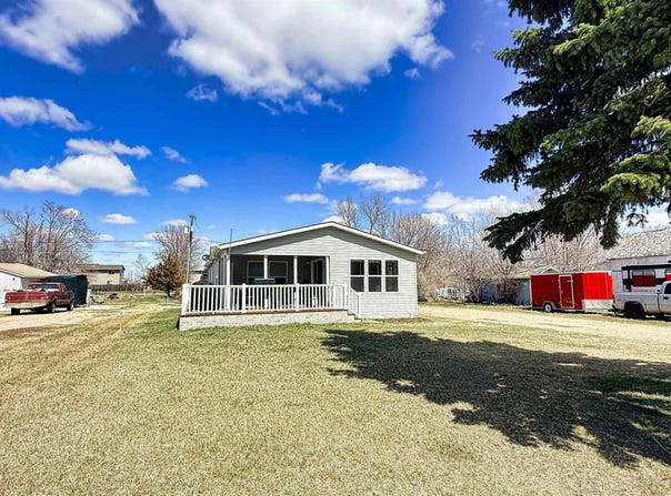302 Oakley Drive, Glenburn, ND 58740
