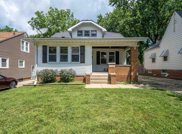1025 E MAYWOOD Avenue, Peoria, IL 61603