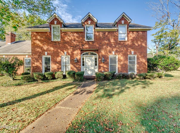 11 S Crownpointe Drive, Jackson, MS 39211
