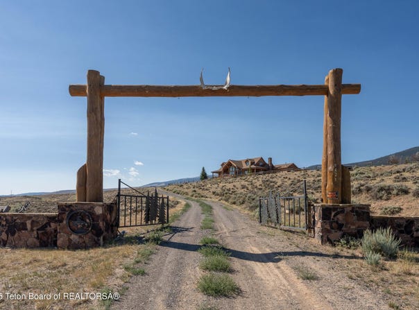 1421 STOCK Trail, Dubois, WY 82513