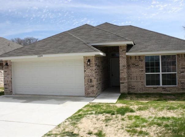 1021 Hooks Avenue, Lacy Lakeview, TX 76705