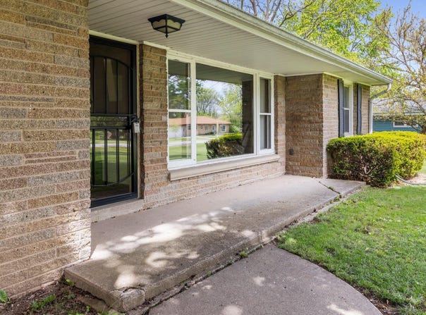 6043 N 118TH St, Milwaukee, WI 53225