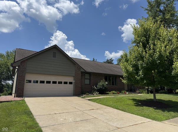 1220 Countryside Lane, Columbus, IN 47201