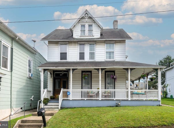 520 W 1ST AVENUE, PARKESBURG, PA 19365