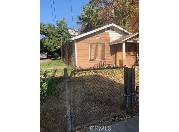 1701 E 61st Street, Los Angeles, CA 90001