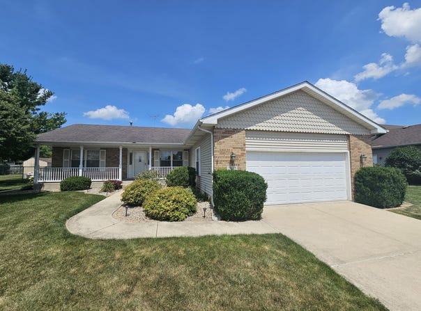 762 Carriage Drive, Lowell, IN 46356