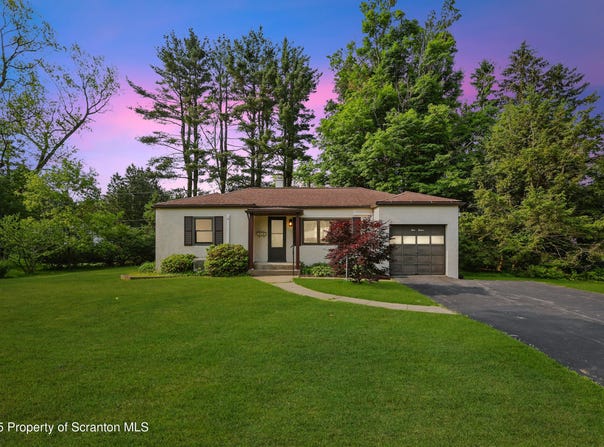 112 Park Drive, Waverly Twp, PA 18411