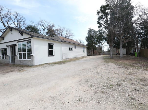 250 La Selva Dr, Elgin, TX 78621