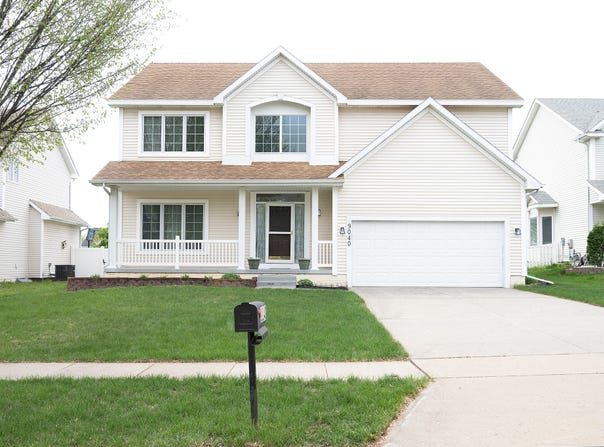 9040 Telford Circle, Johnston, IA 50131