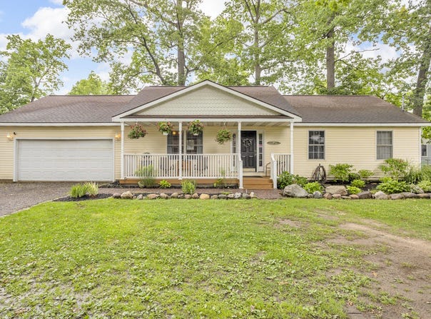 2151 Glenwood Court, Brooklyn, MI 49230