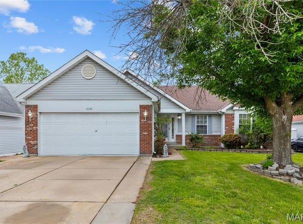 11341 Brierhall Circle, Maryland Heights, MO 63043