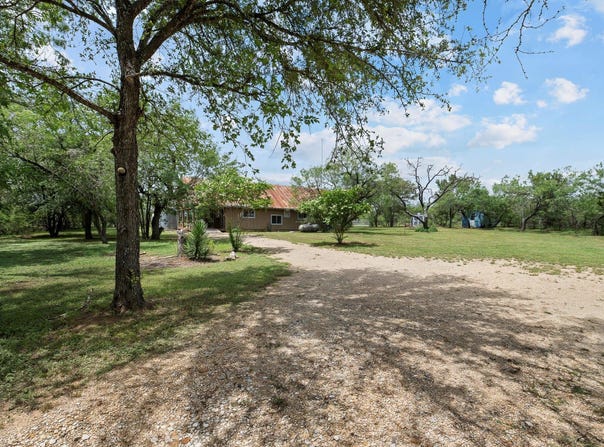 130 Anderson LN, Red Rock, TX 78662