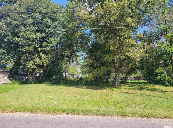 607 E WATER Street, Litchfield, IL 62056