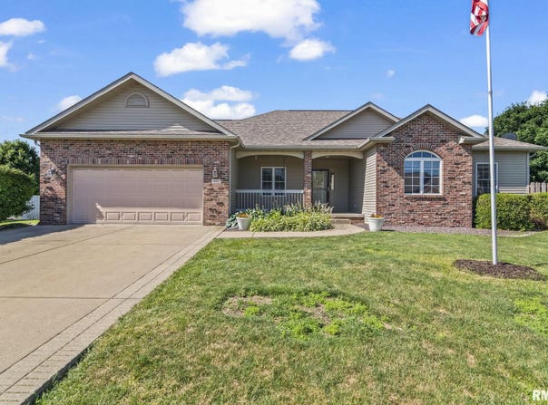 230 Possum Pass Court, Sherman, IL 62684