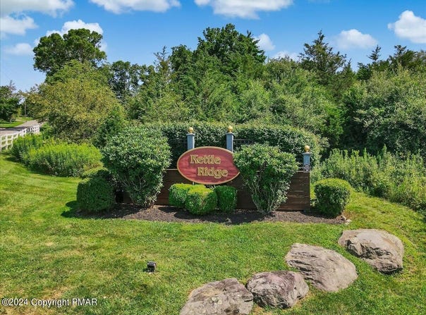 Kettle Ridge Drive lot: 19&20, Stroudsburg, PA 18360