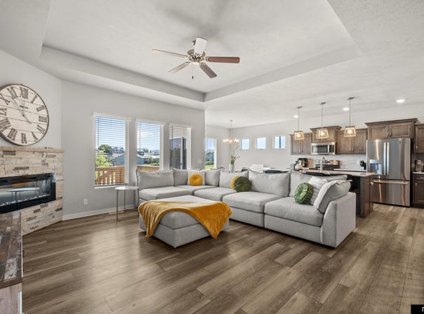 11301 Horizon Circle, Papillion, NE 68046