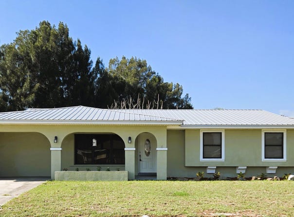 940 Bacon Circle NE, Palm Bay, FL 32905