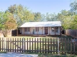 404 Jefferson Street, Glen Rose, TX 76043