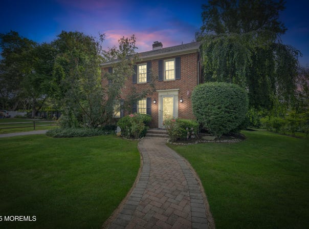 6 Sunset Court, Freehold, NJ 07728