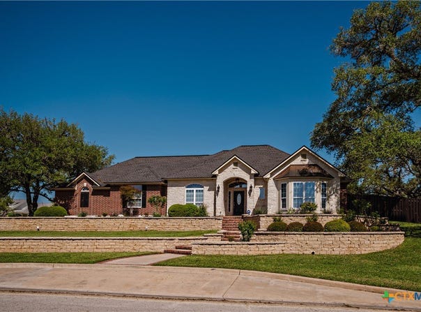 207 C L Duckett Drive, Cuero, TX 77954
