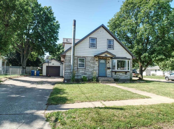 1221 4TH Street, Camanche, IA 52730