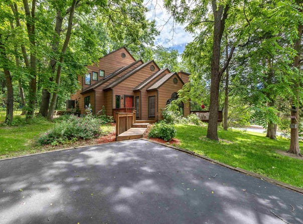 2 Canterbury, GALENA, IL 61036