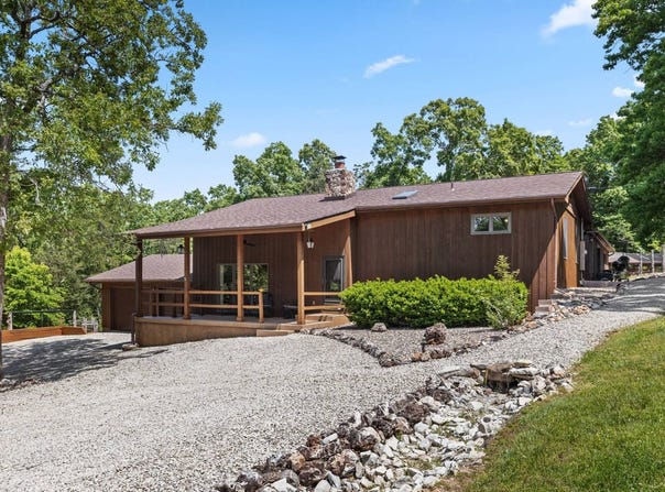 5563 E Anding Dr, Catawissa, MO 63015