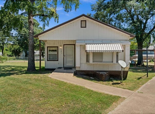 136 Palisade Dr, Gun Barrel City, TX 75156