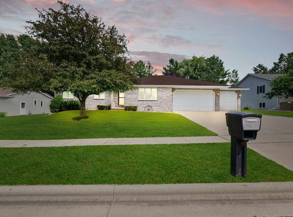 353 OAKVIEW Circle, OAKFIELD, WI 53065