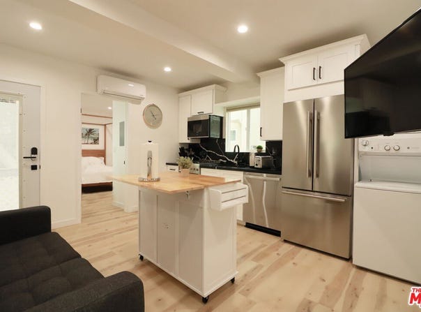 9040 Phyllis Ave, West Hollywood, CA 90069