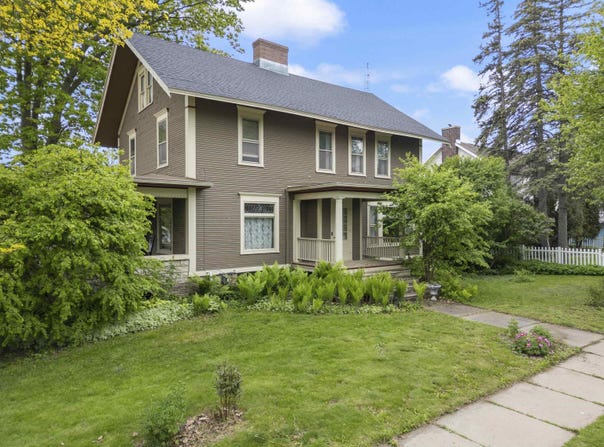 300 S VINE AVENUE, Marshfield, WI 54449