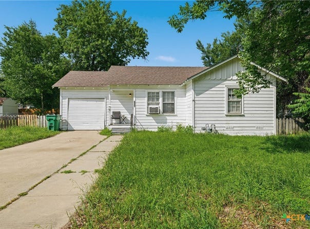 204 E 16th Street, Cameron, TX 76520