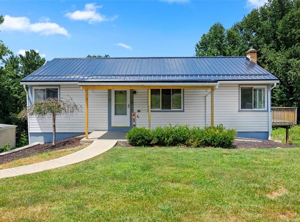7 Oxford Dr, Robinson Twp, PA 15108