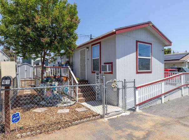 1425 E. Madison Ave., El Cajon, CA 92019